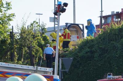 Ueber 100 Einsatzkraefte beim Ammoniakaustritt an einem Kesselwagen im Gueterbahnhof Kornwestheim
